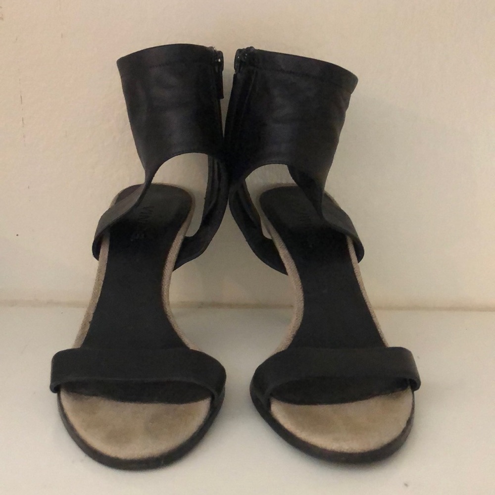 Sexy Vince heels! Black leather with linen detail.
